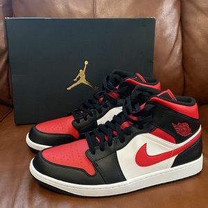 Nike Air Jordan 1 Mid White Black Red Chicago Bred